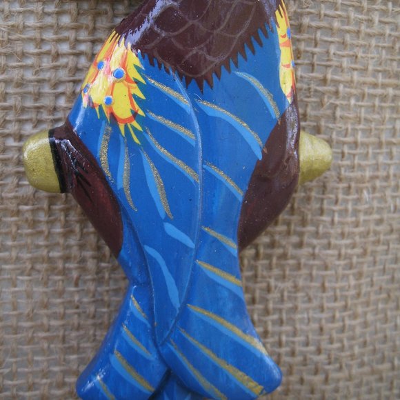 Vintage Handmade Carved Wood Parrot Pin - Picture 4 of 16